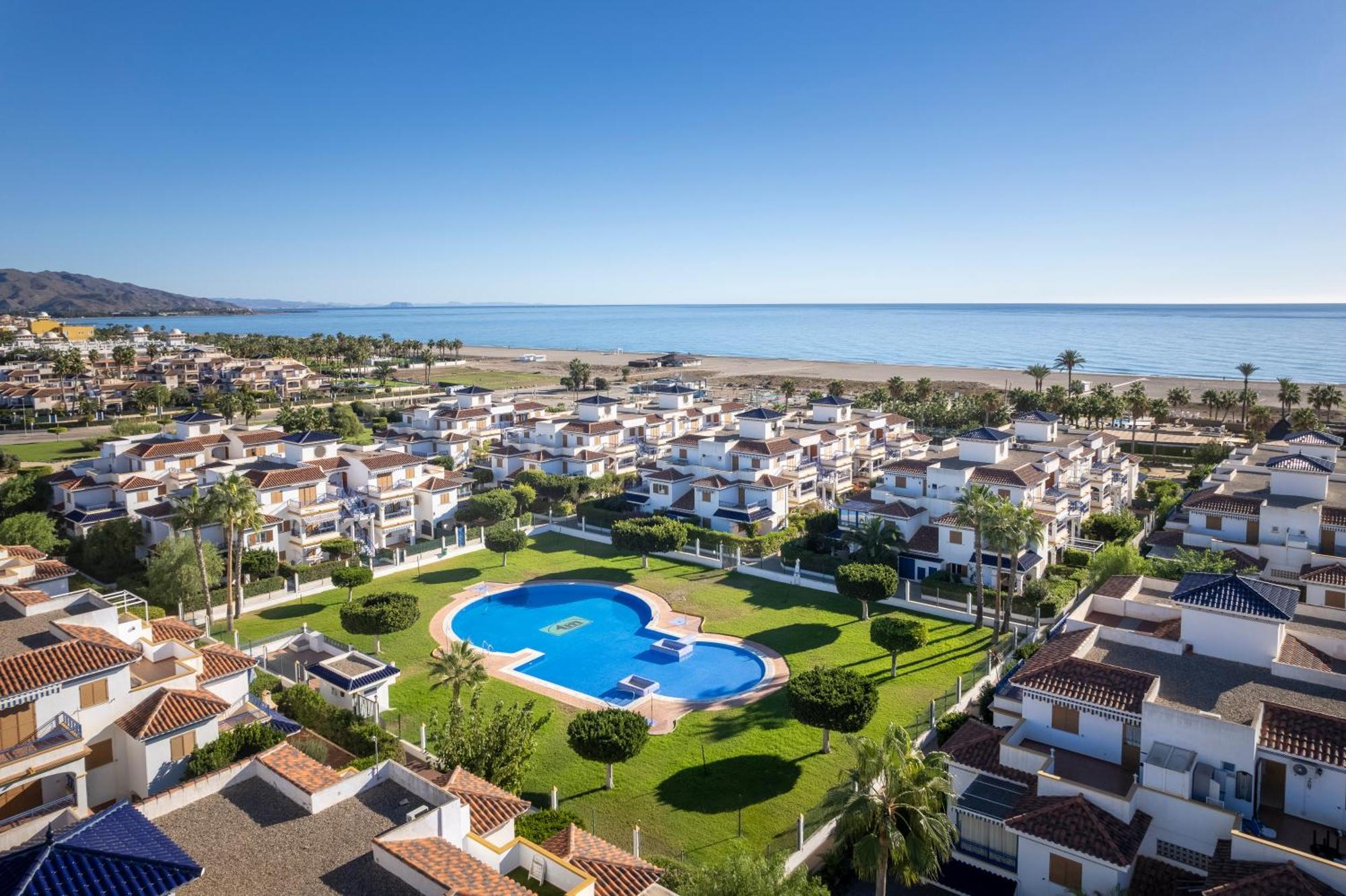 Rosa Del Mar Playas De Atico En Primera Linea De Playa Piscina Al Aire Libre Aparcamiento Gratuito Wifi Muy Rapido Acogedor Con Calefaccion Appartement